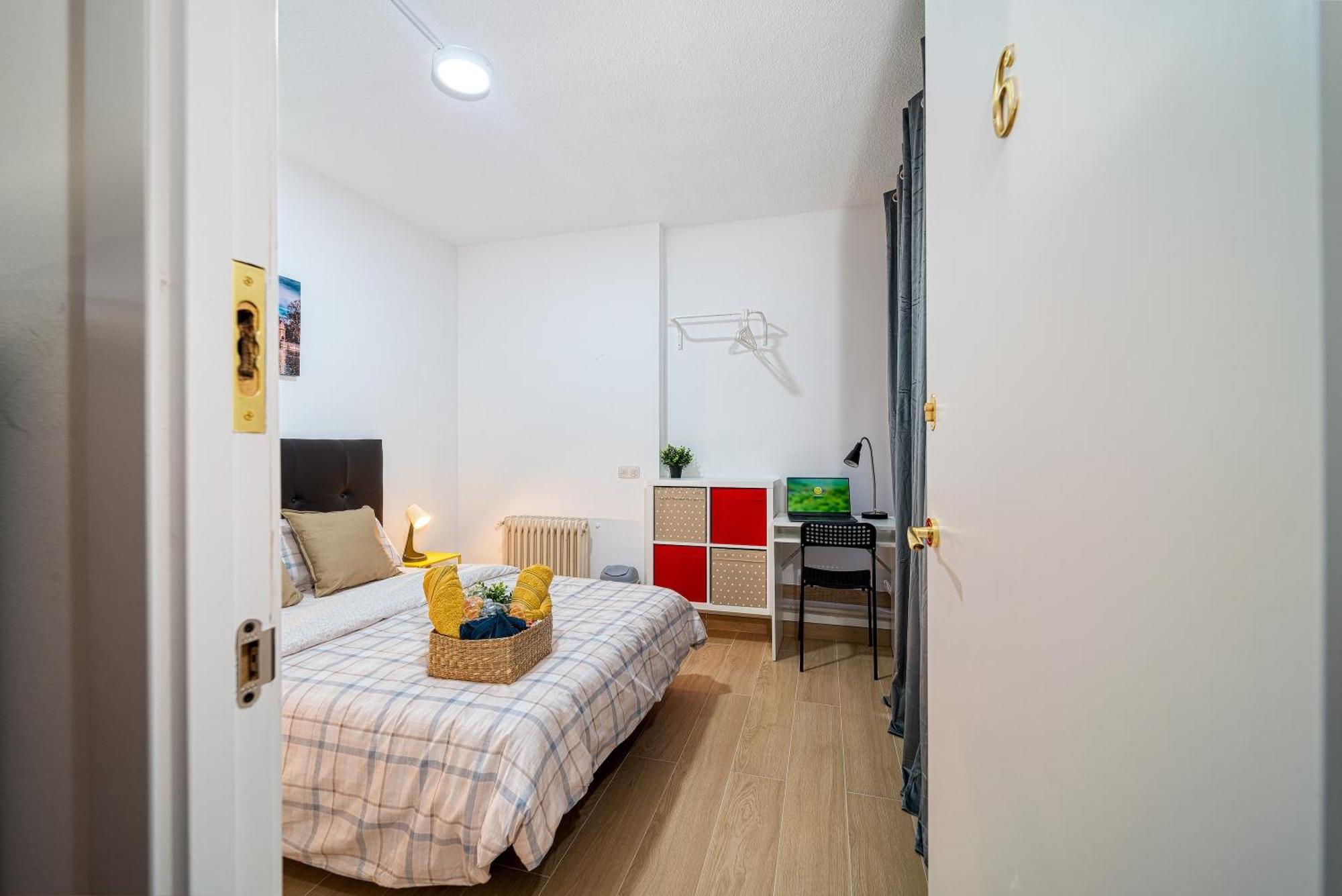 P Casacafe Madrid Calle Carlos Dubois 3 Eksteriør bilde