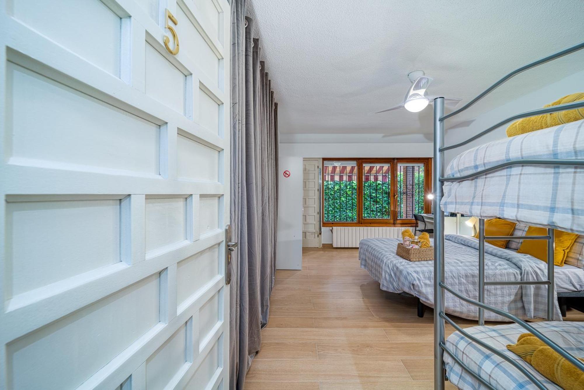 P Casacafe Madrid Calle Carlos Dubois 3 Eksteriør bilde